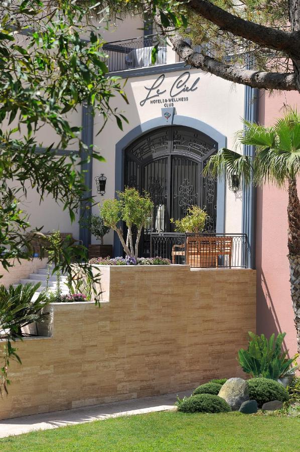 Le Ciel Hotels & Wellness Club เซสเม ภายนอก รูปภาพ